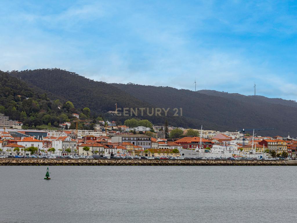 Apartamento T2 novo com varanda no centro histórico de Viana - Image 15
