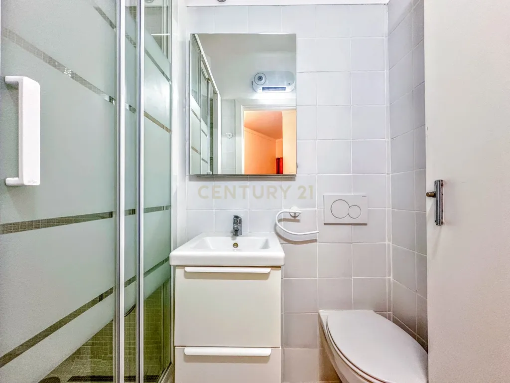 Apartamento T3 totalmente renovado na baixa de Olhão - Image 11