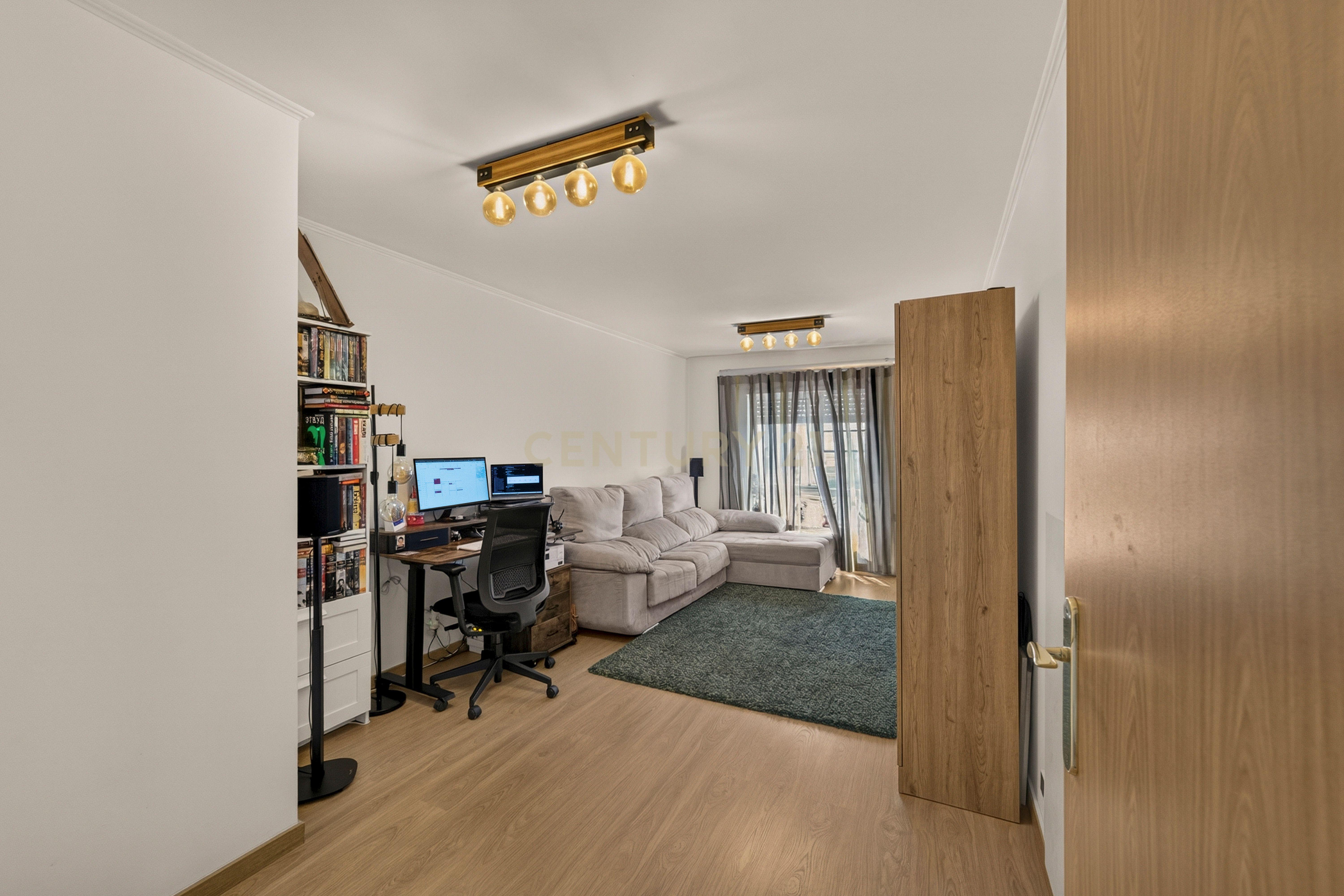 Fotografia 5 de Apartamento T3 com parqueamento privativo (Monte da Caparica)
