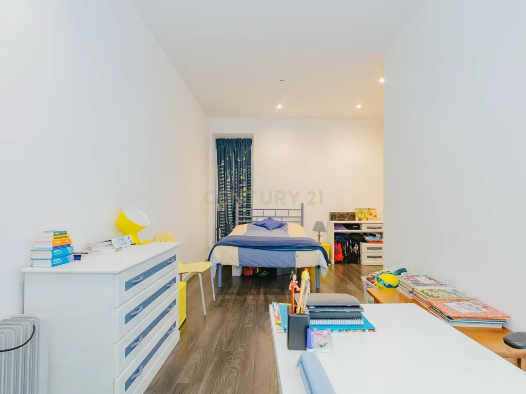 Apartamento Renovado em Avenidas Novas, Lisboa - Image 22