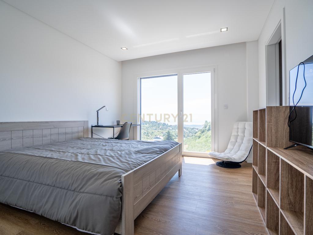 🌅 Moradia Nova com Vista Tejo, Piscina e Terraço Panorâmico a Poucos Minutos de Lisboa - Image 32