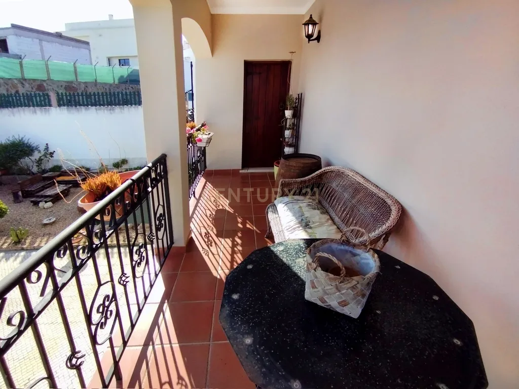 Oportunidade Única! Elegante Moradia + Apartamento T2 + Espaço + Funcionalidade = Qualidade de Vida. - Image 31