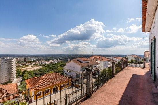 Moradia Cinquentenária em Abrantes com vista Rio Tejo - Image 6