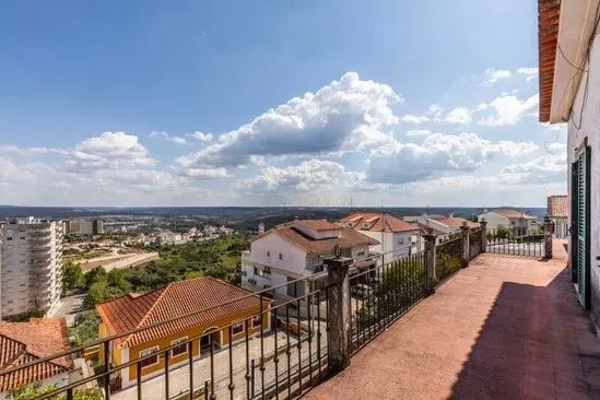 Moradia Cinquentenária em Abrantes com vista Rio Tejo - Image 6