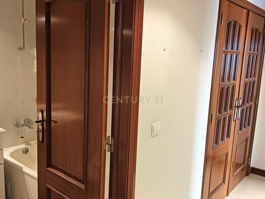 T3 com Suite/Garagem e Arrecadação - Vialonga - Image 38