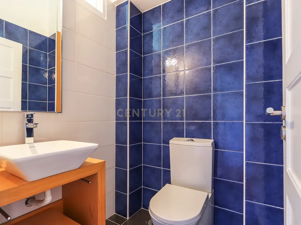 Apartamento T3 para arrendamento com varanda junto à Avenida de Roma | Prédio com "arte" - Image 27