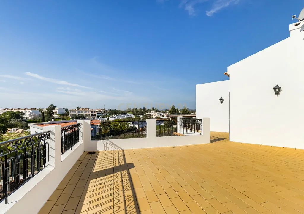 Moradia T4 com vista Mar e Cidade - Viva o Sonho de uma Vida na Quinta da Barra em Tavira - Image 37