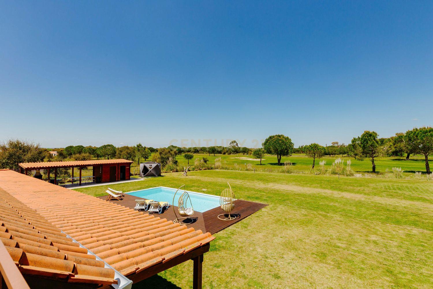 Casa de madeira T3 em condomínio fechado no Santo Estêvão Golf - Image 2