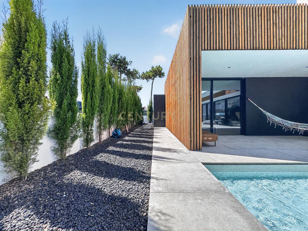Moradia T3 de Excelência na Aroeira – Conforto, Elegância e Qualidade de Construção - Image 3