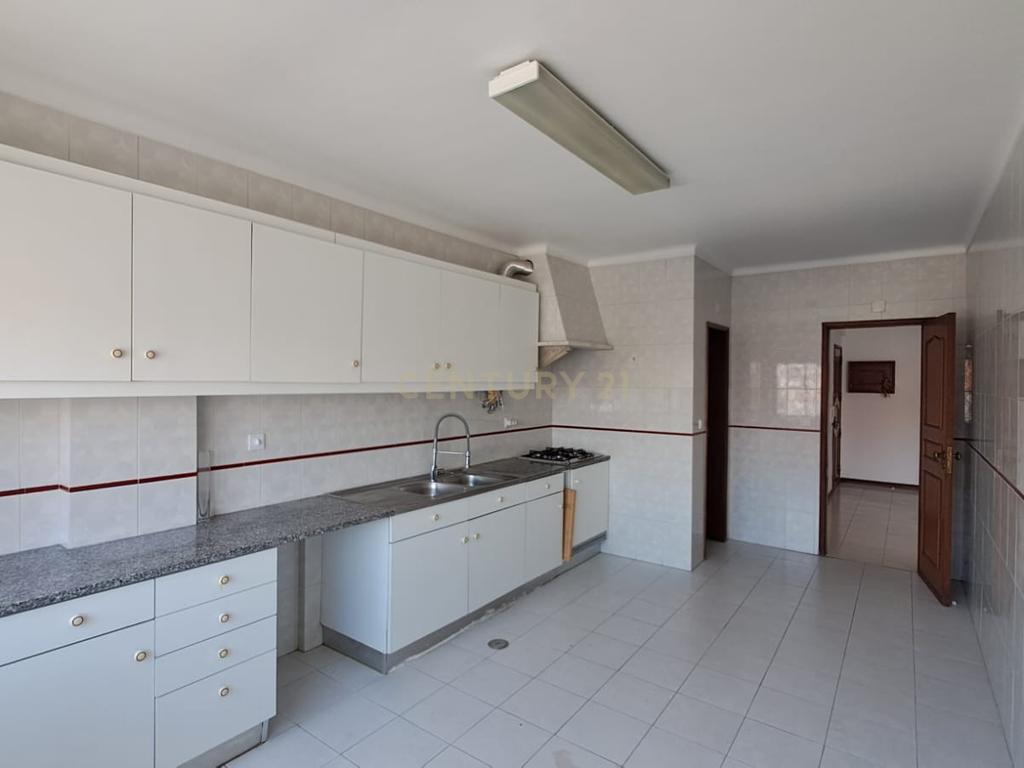 Apartamento T3 Centro da Venda do Pinheiro - Mafra - Image 4