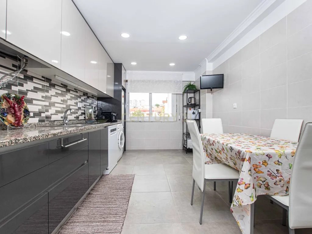 Apartamento T3 em Odivelas - Image 2