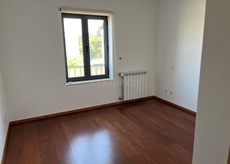T2 no Empreendimento da Quinta da Seara - Image 8