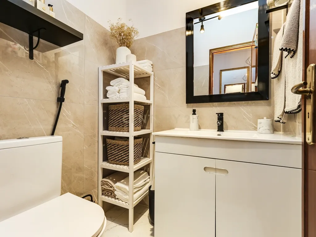 Apartamento T3 Renovado com Vista Panorâmica no Cacém, Sintra, Lisboa - Image 19