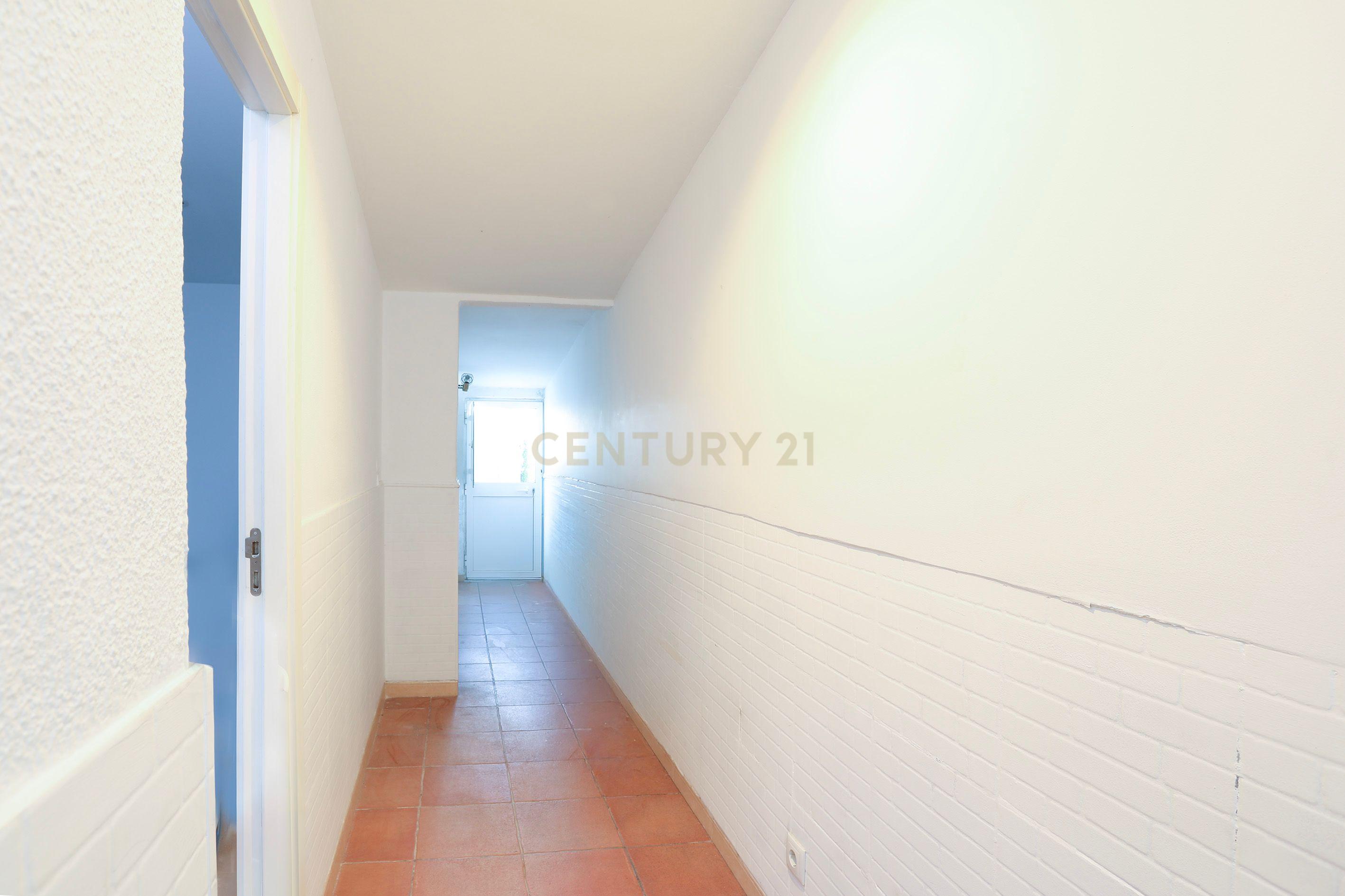 Fotografia 9 de T1+2 com Logradouro Aproveitado | Excelente Oportunidade de Investimento em Marvila