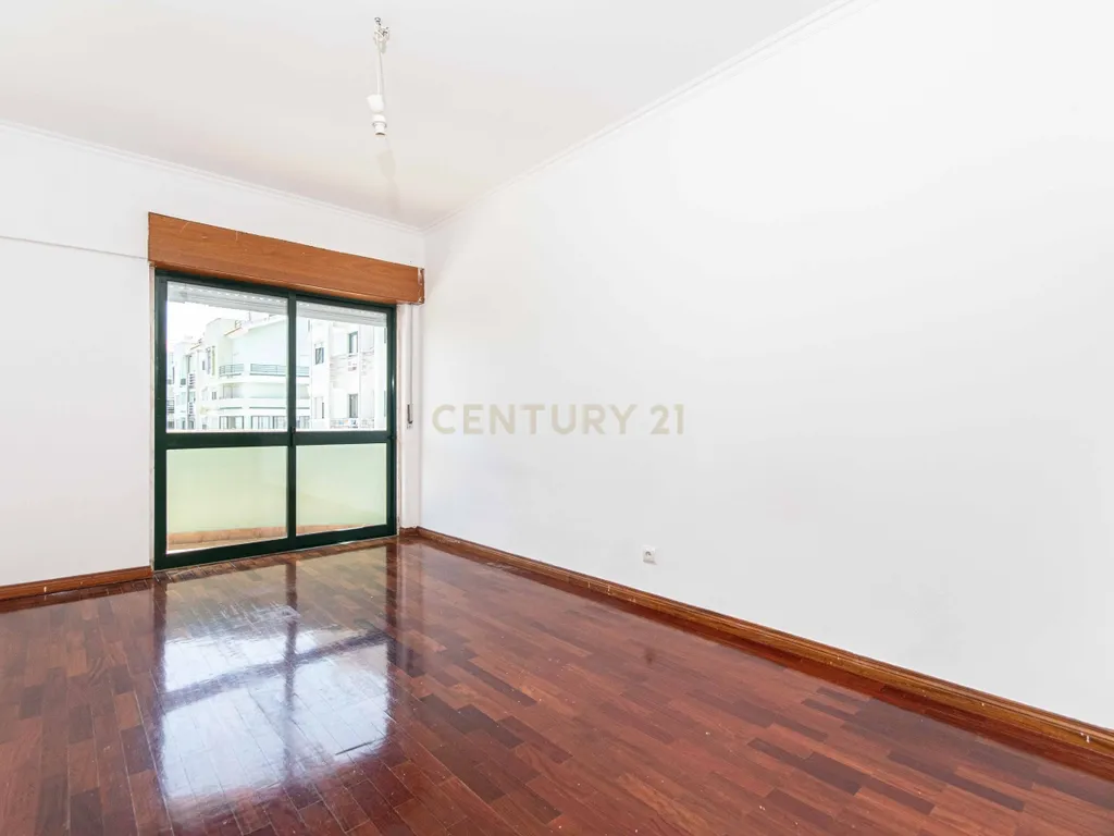 Apartamento T3 com varandas e Estacionamento | Cavaleira – Algueirão Mem Martins - Image 12
