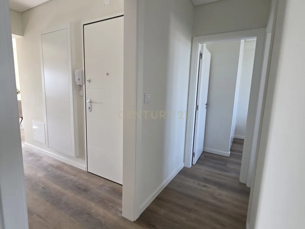 Apartamento T3 Novo em Benfica | varanda aberta | suite | 2 elevadores e 2 Anos de Garantia - Image 18