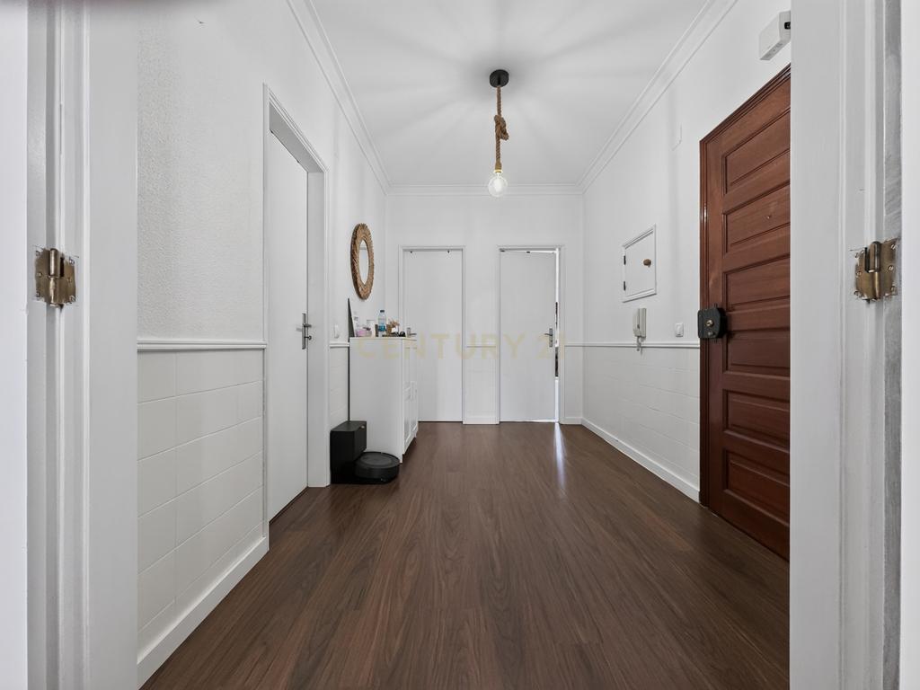 Apartamento T1 com duas frentes, excelentes áreas e arrecadação – Setúbal - Image 3
