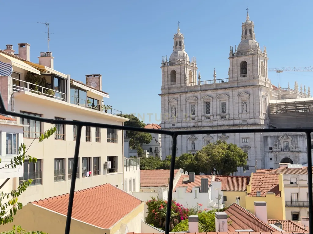 Apartamento T2 para remodelar com vista para o Convento de São Vicente - Image 20