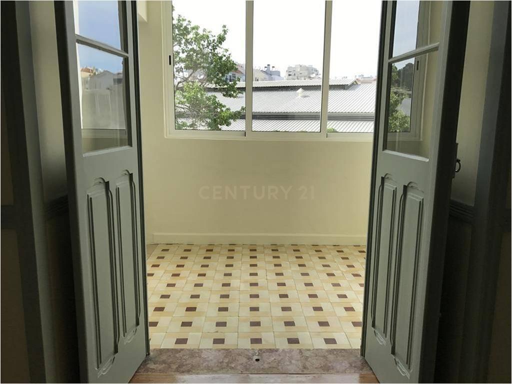 Apartamento T2+1 com Logradouro para Arrendar em Sete Rios - Image 10