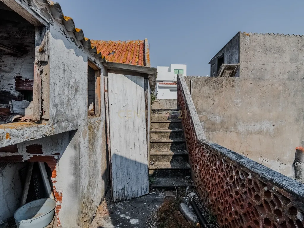 PRÉDIO PARA RECUPERAR, NO CENTRO HISTÓRICO DE PENICHE - Image 50