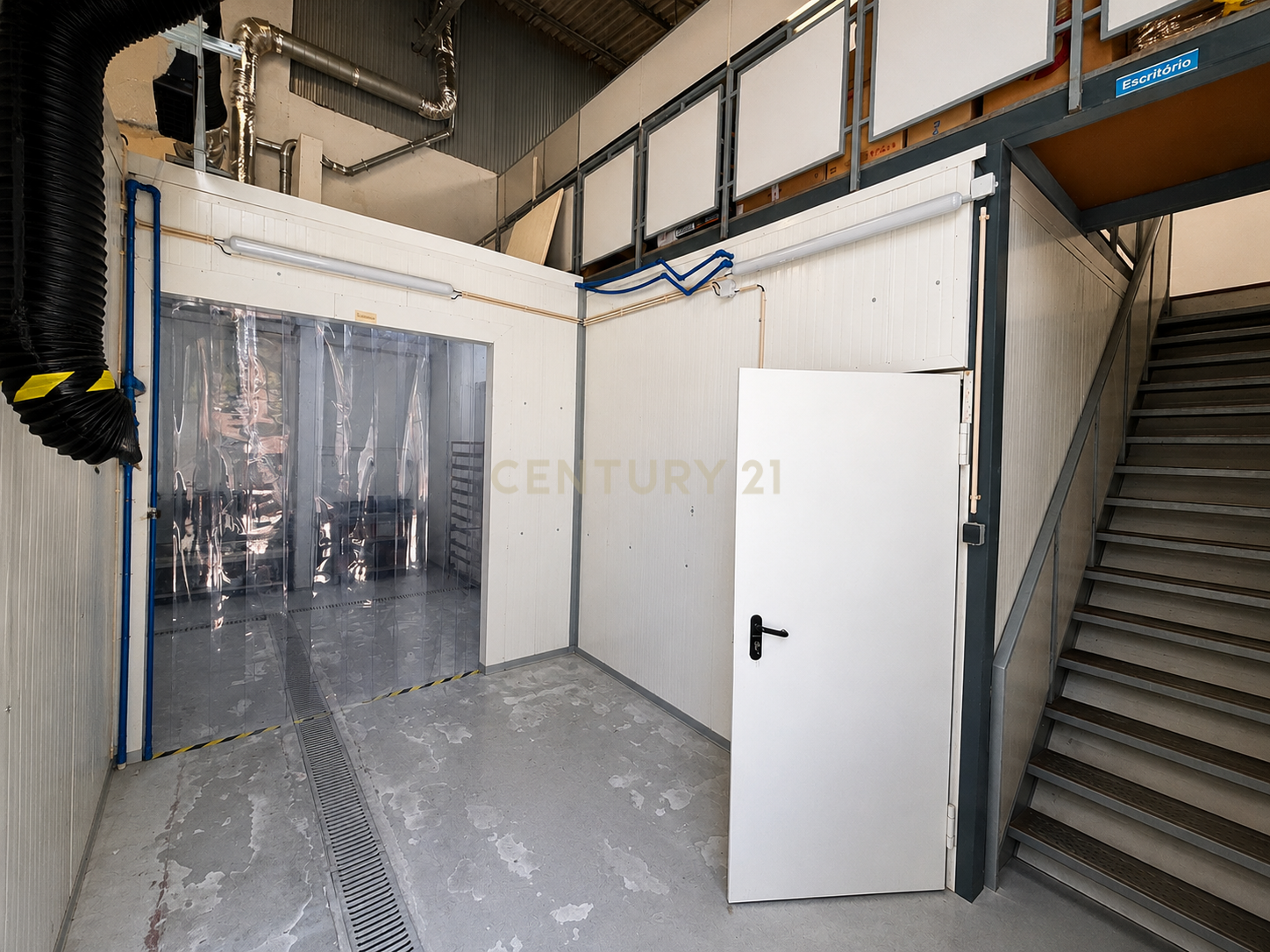 Fotografia 10 de Trespasse | Armazém Preparado para Cozinha Industrial | Guilhabreu – Vila do Conde