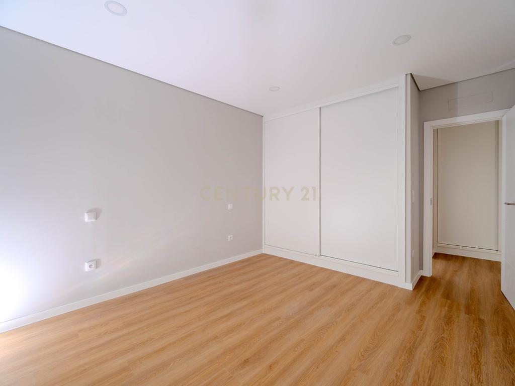 Apartamento T2 Novo com lugar de Estacionamento em Rio Tinto - Image 10