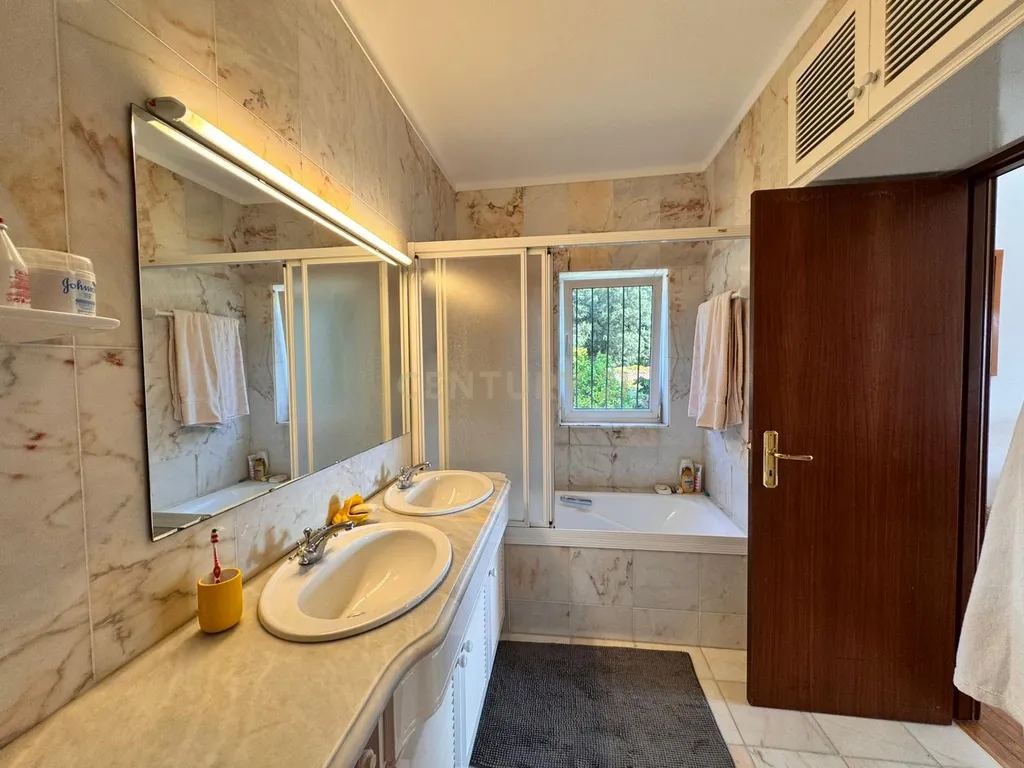 Luxuosa Moradia T5 em Esposende com Vista Deslumbrante - Image 13