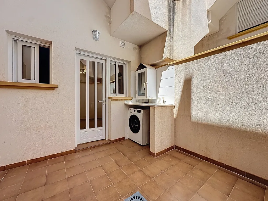 🏡 Apartamento em aluguer de longa duração com 2 quartos e pátio em Cabo Punta de Tarifa – Orihuela Costa 🌊☀️ - Image 17