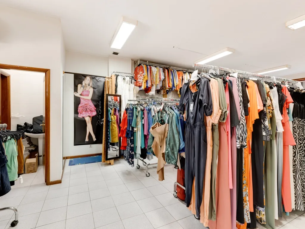Espaços comerciais para venda em Vila Nova de Gaia - Image 12