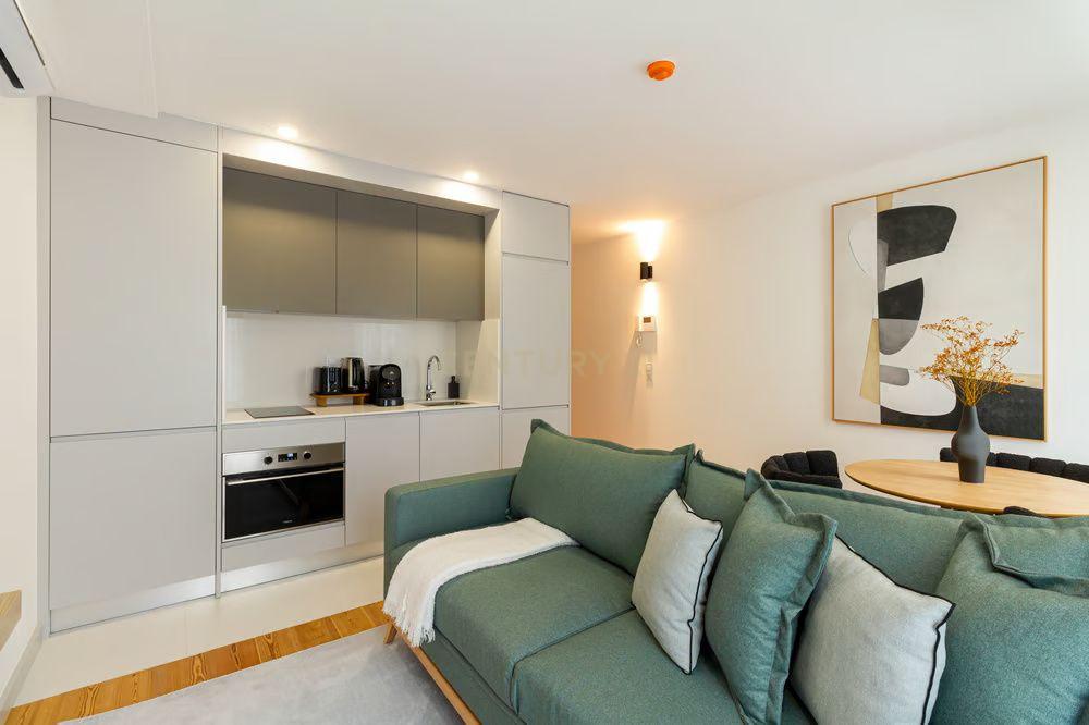 Apartamento T1 com Licença AL e Estacionamento – Rua da Vitória, Porto - Image 3