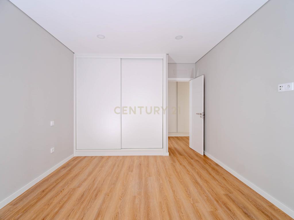 Apartamento T2 Novo com lugar de Estacionamento em Rio Tinto - Image 9