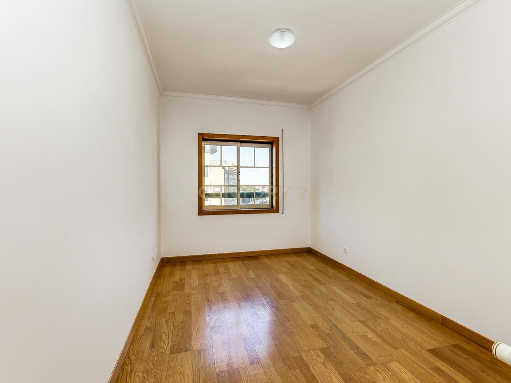 Apartamento T3+Box em Telheiras – Rua Fernando Lopes Graça - Lisboa - Image 15