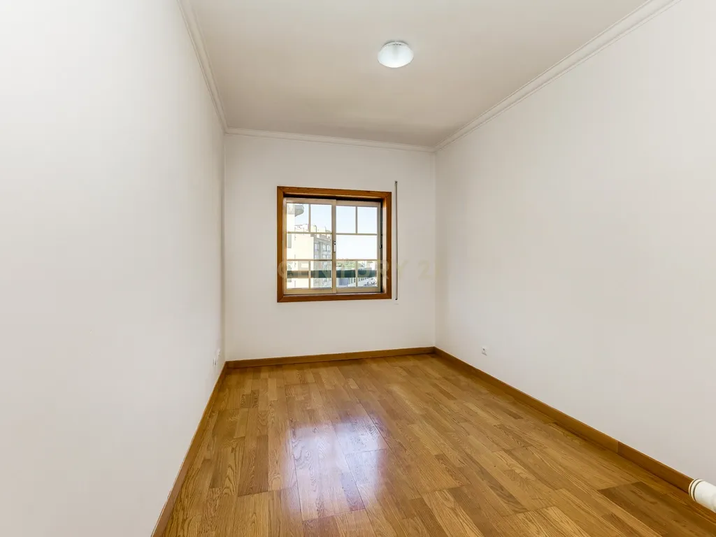 Apartamento T3+Box em Telheiras – Rua Fernando Lopes Graça - Lisboa - Image 15