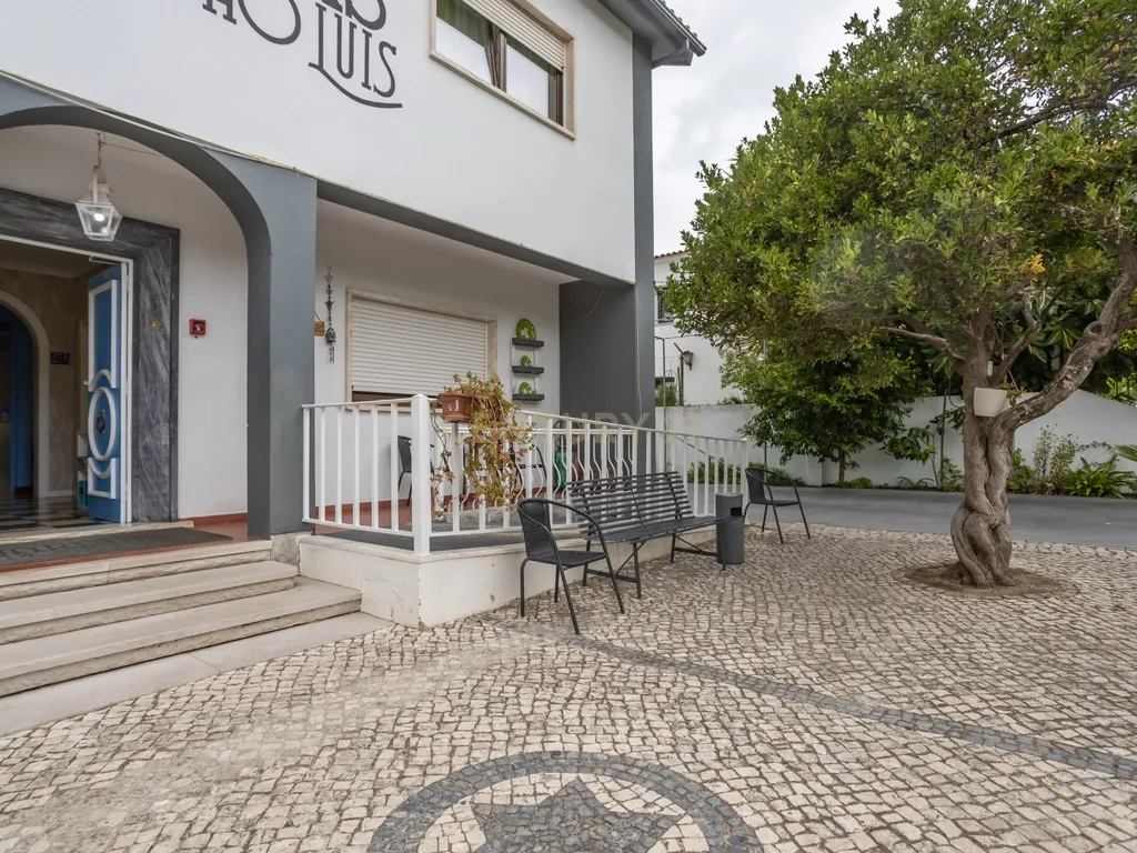 Fantástica Moradia Versátil com Piscina e Jardim, junto a serra da Arrábida – Setúbal - Image 9