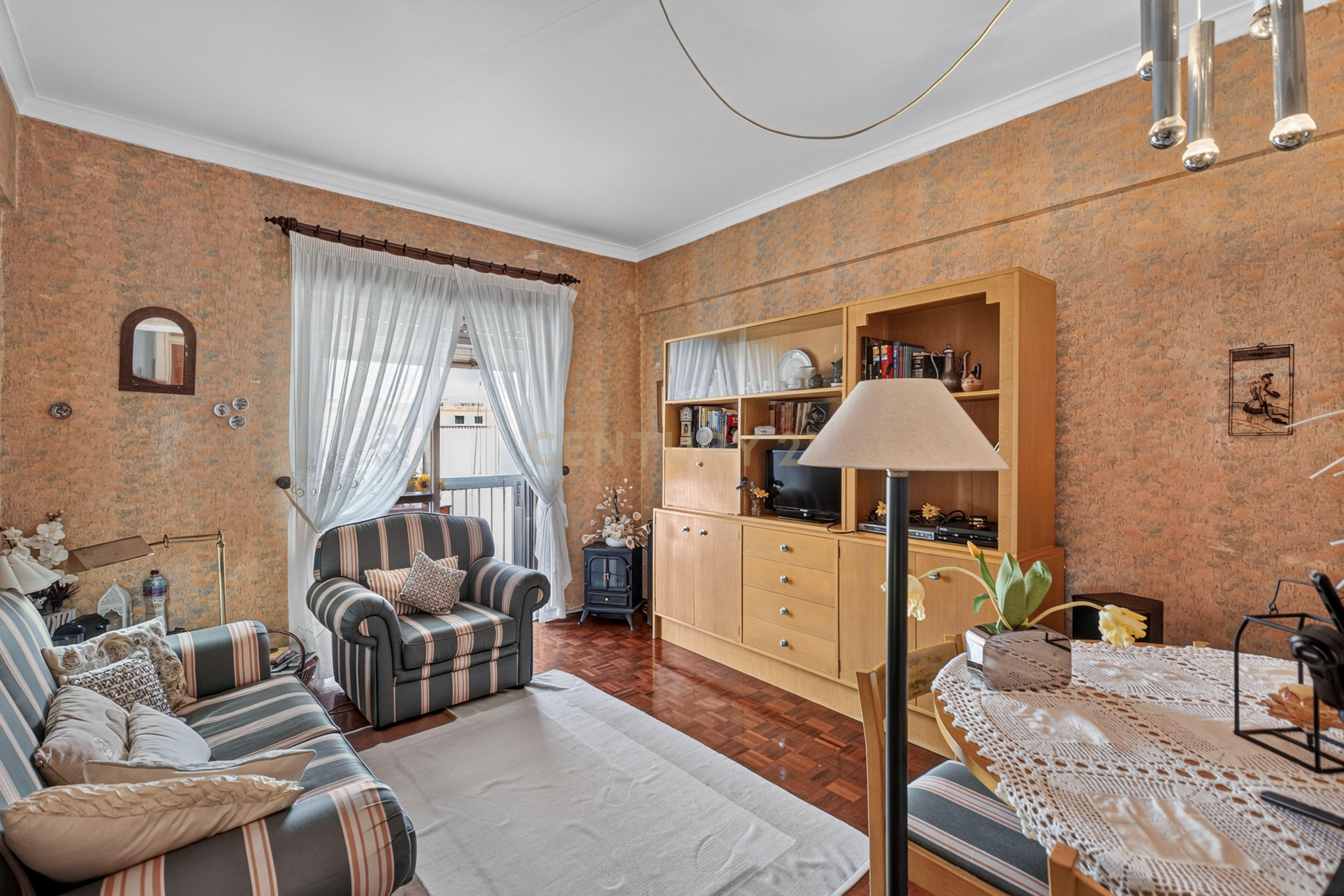 Fotografia 5 de Apartamento T2 com Duas Varandas e Excelente Localização