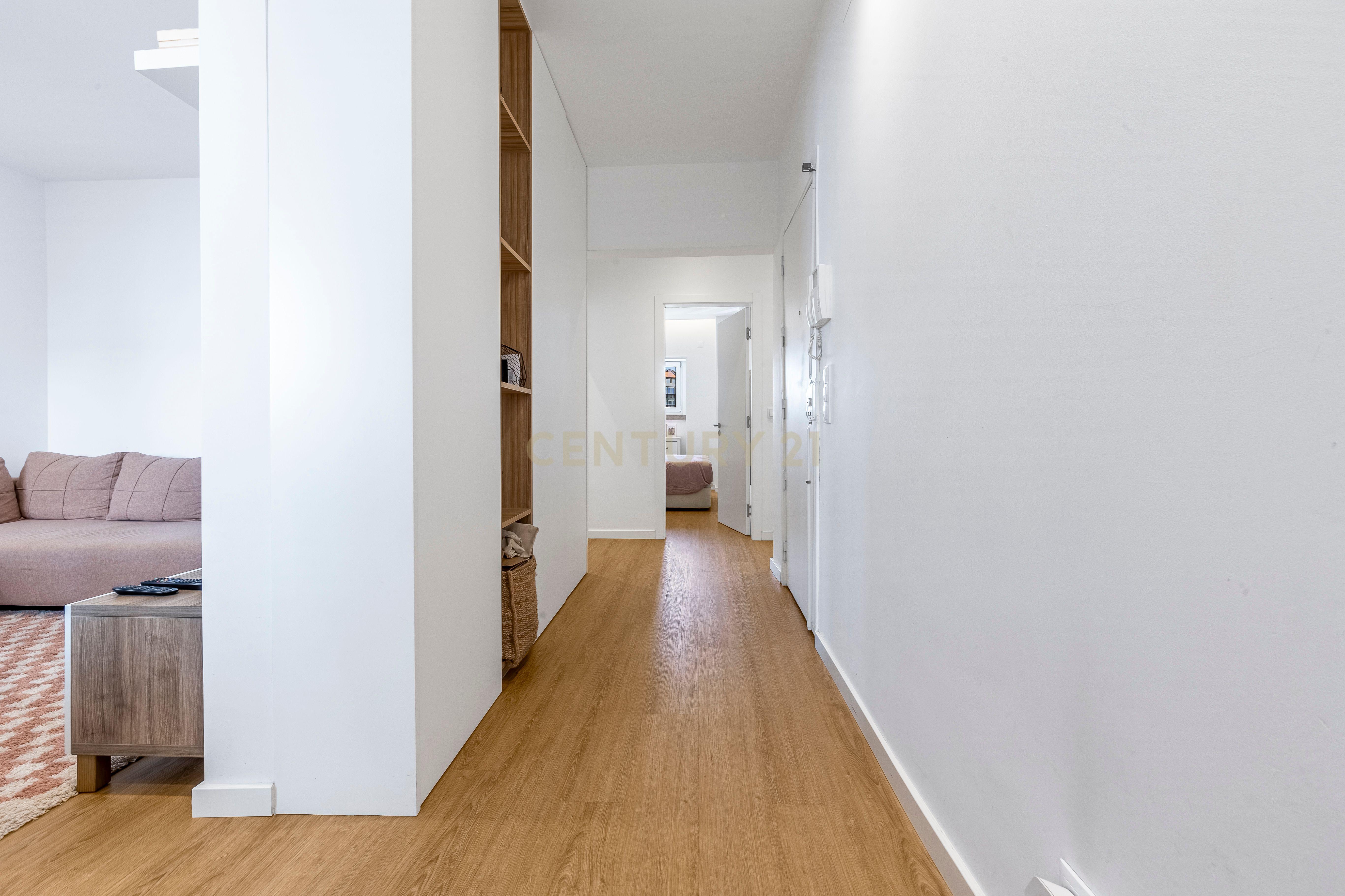 Fotografia 3 de Apartamento T3 Renovado com Terraço - Estrada de Benfica, Lisboa