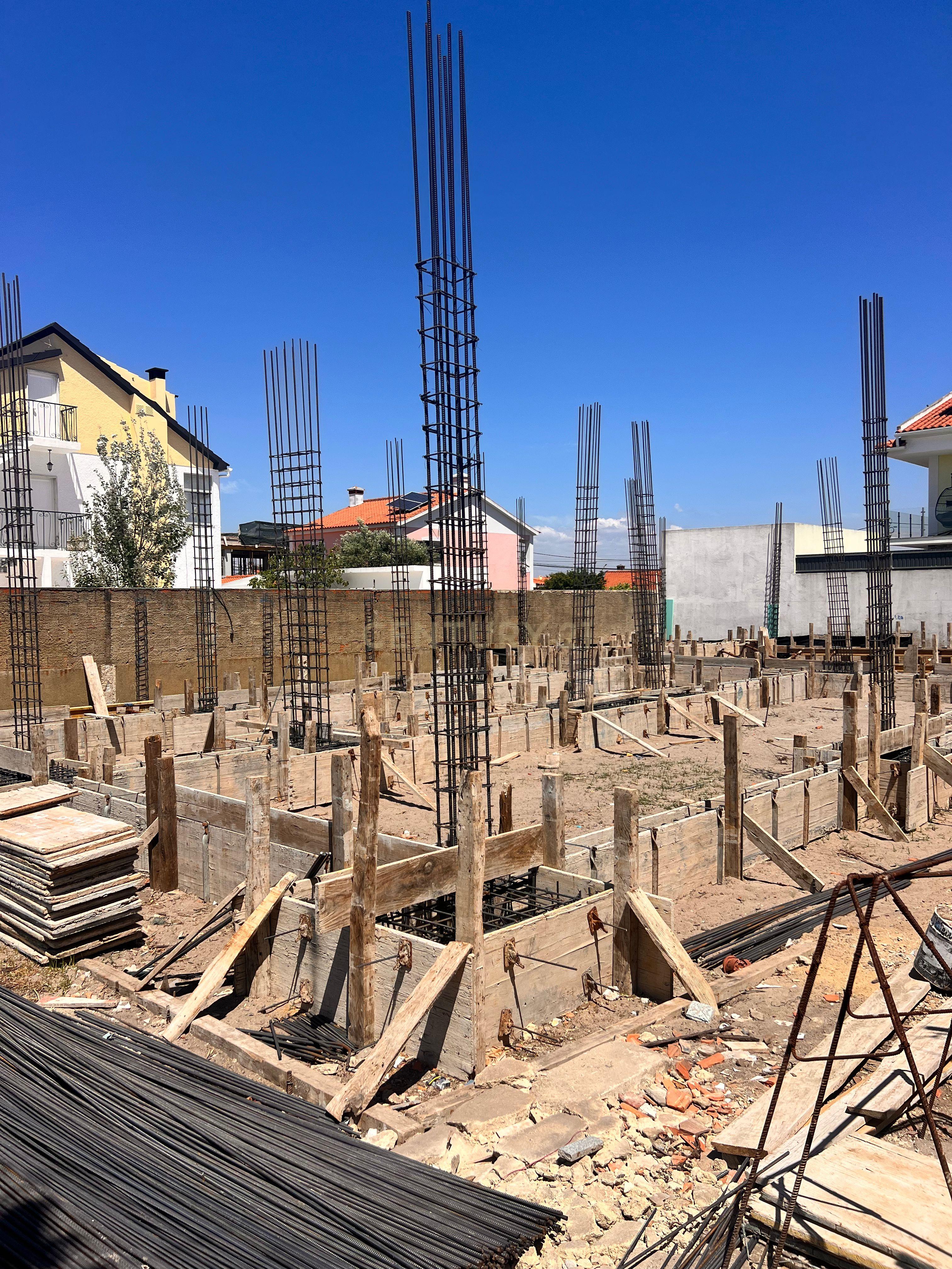 Moradia térrea isolada T3 em Construção com Piscina e Churrasqueira – Fernão Ferro - Image 6