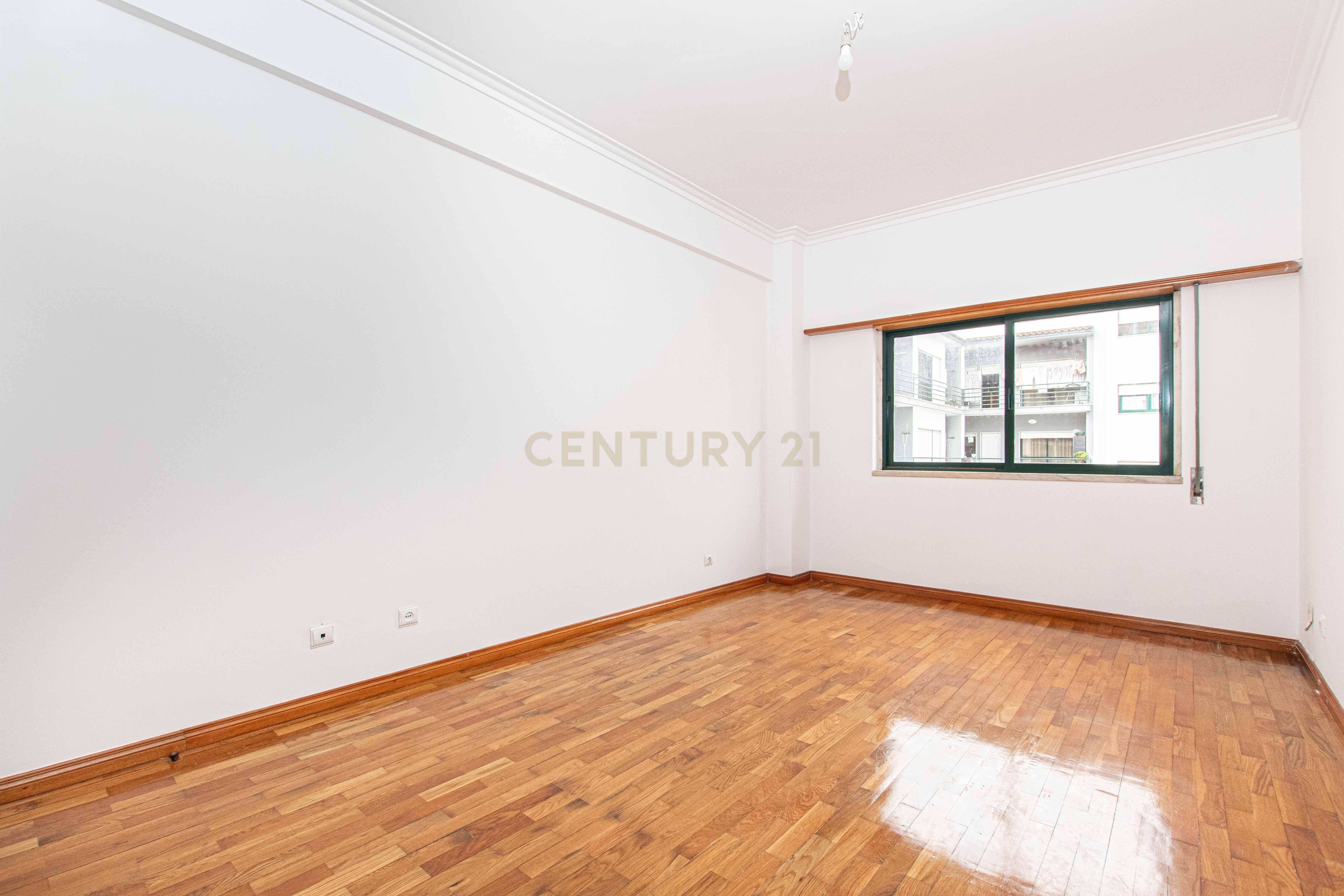 Fotografia 4 de Apartamento T3 de 135 m² com Box para 2 Carros, Elevador e Arrecadação para arrendar | Agualva-Cacém