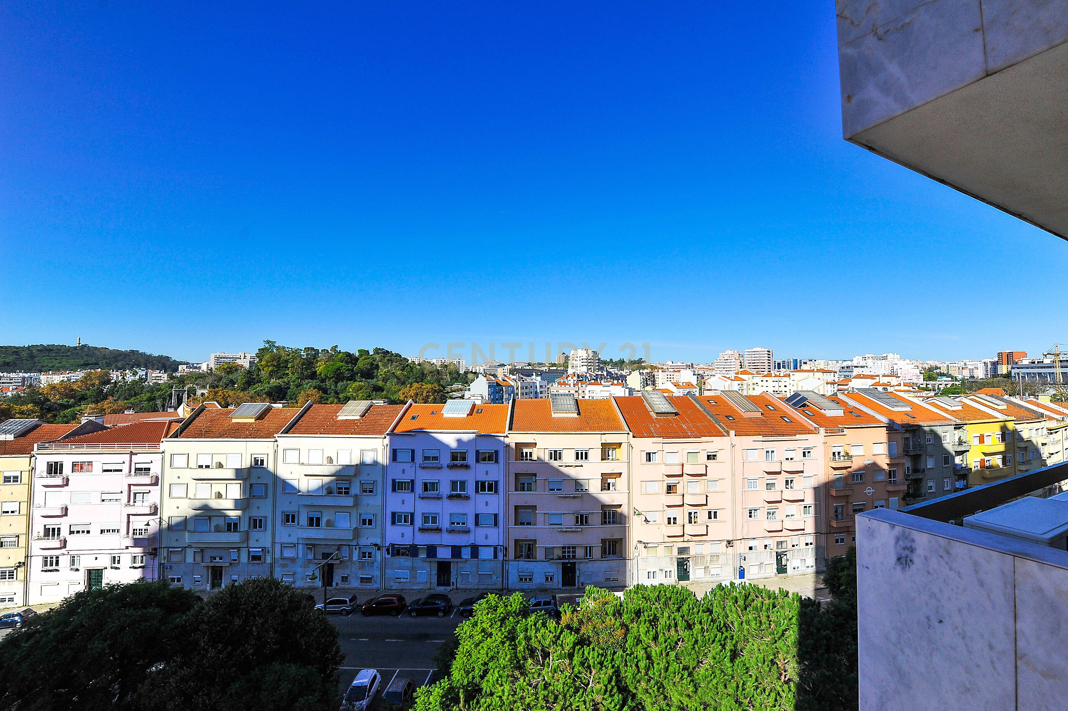 Espaçoso apartamento T4 em Condomínio Fechado, segurança 24h, na zona das Laranjeiras, na Calçada Palma de Baixo, perto das universidades - Image 34