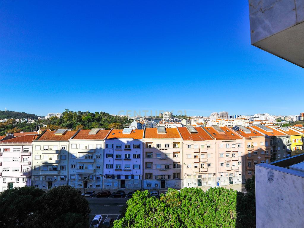 Espaçoso apartamento T4 em Condomínio Fechado, segurança 24h, na zona das Laranjeiras, na Calçada Palma de Baixo, perto das universidades - Image 34
