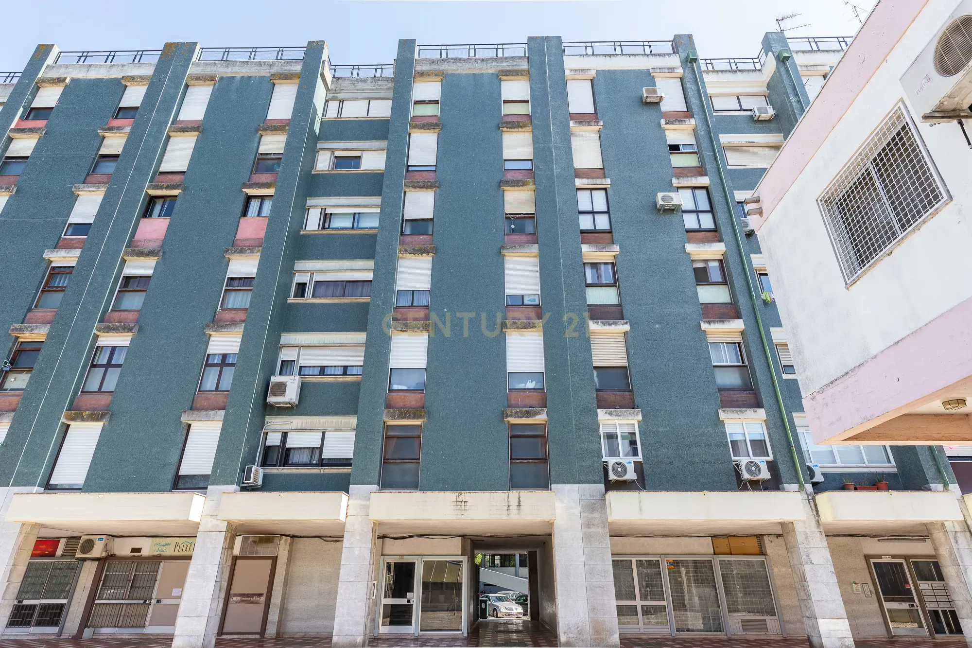 Apartamento T2 nos Olivais c/ 2 Casas de Banho - Image 14