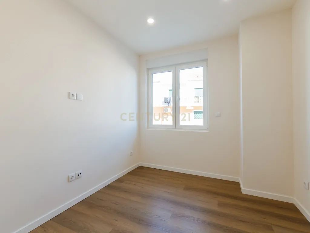 Apartamento T3 moderno e espaçoso no coração do Pinhal Novo - Image 23