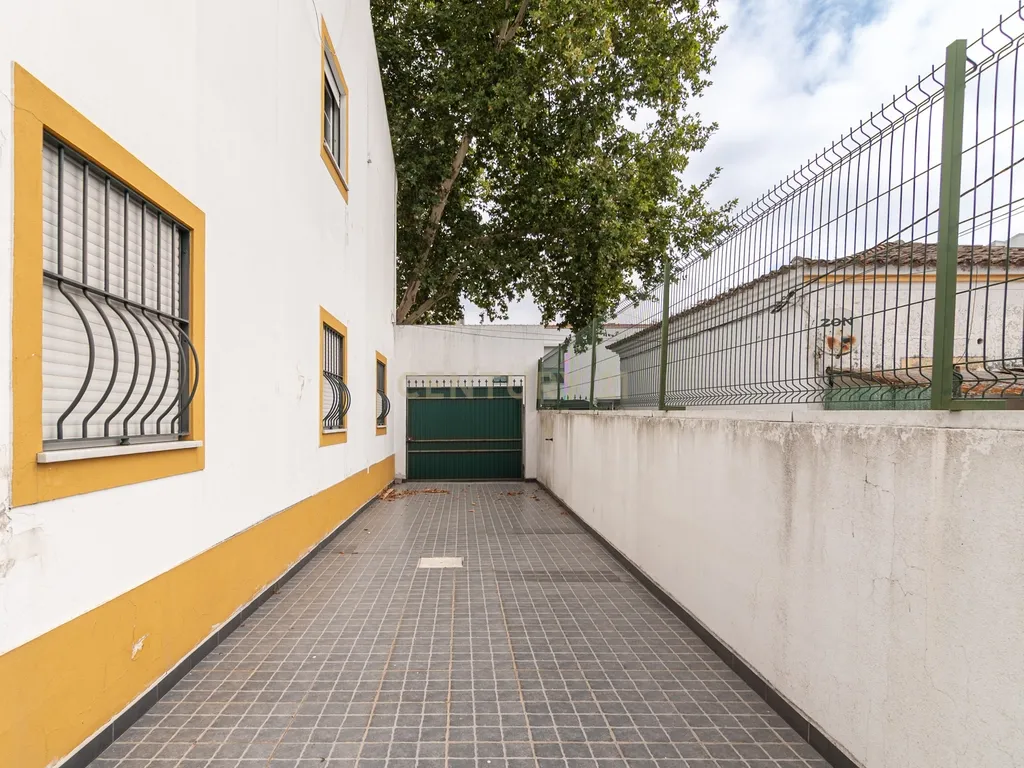 Moradia T2 no Centro de Évora (1º Andar) - Image 34