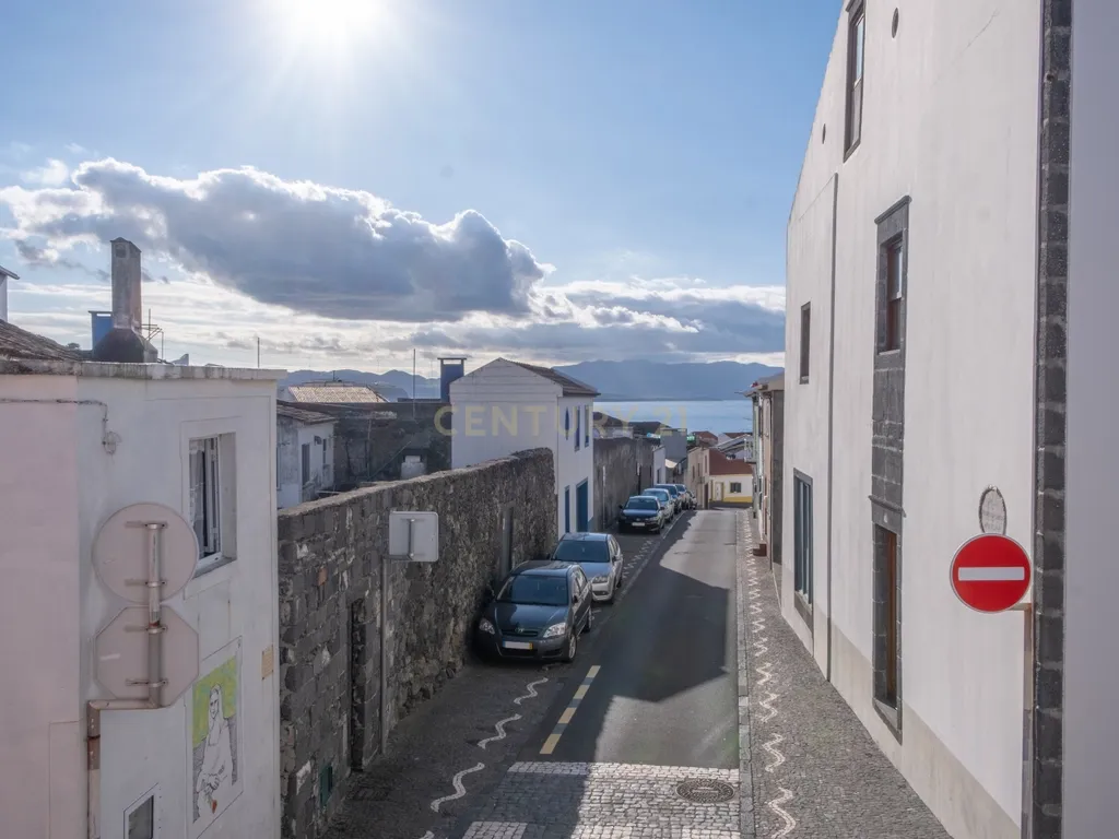 Moradia T2 com Quintal no Centro da Ribeira Grande - Image 3