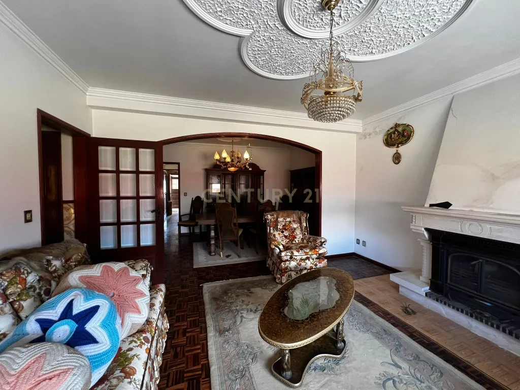 Casa Espetacular em Esgueira com Jardim e Garagem - Image 27