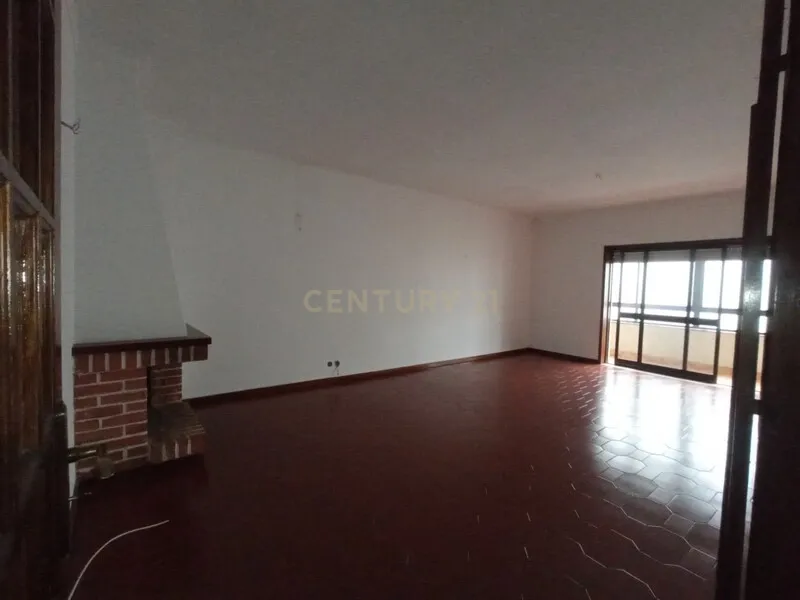 Apartamento T3 em Braga com Elevador e Garagem - Ferreiros | ZTRE-00764 - Image 1