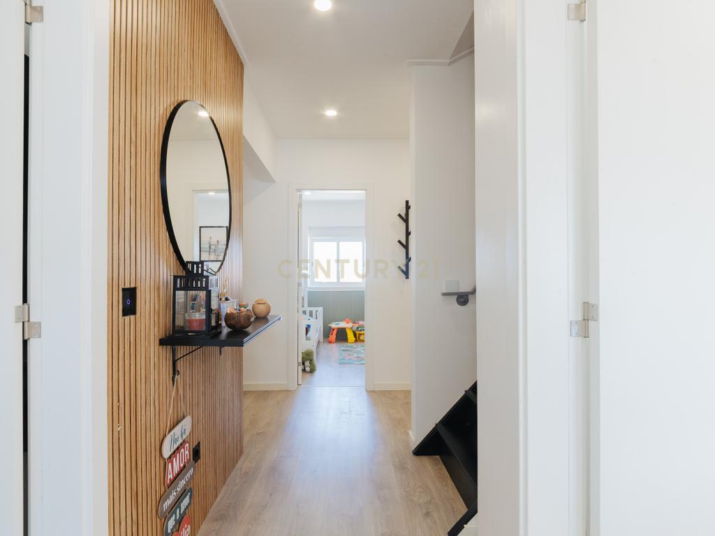 Apartamento T2+1 Renovado em Alhos Vedros - Image 5