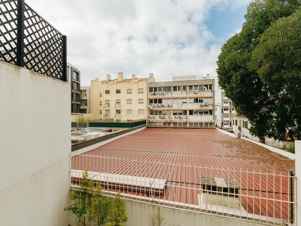 Apartamento Renovado em Avenidas Novas, Lisboa - Image 30