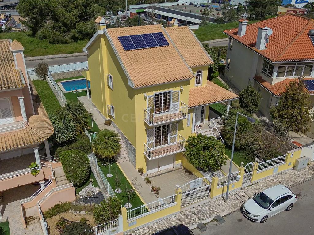 Moradia T4 Almada I Vale Flores I Piscina I Garagem - Image 50