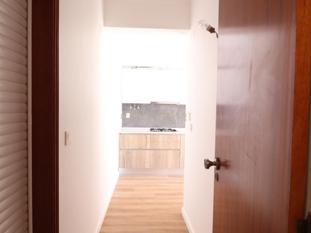 Apartamento T3 Remodelado na Avenida do Cristo Rei - ALMADA - Image 5